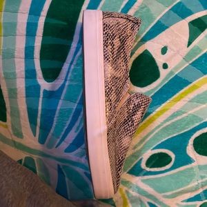 Snake skin shoe 7 1/2